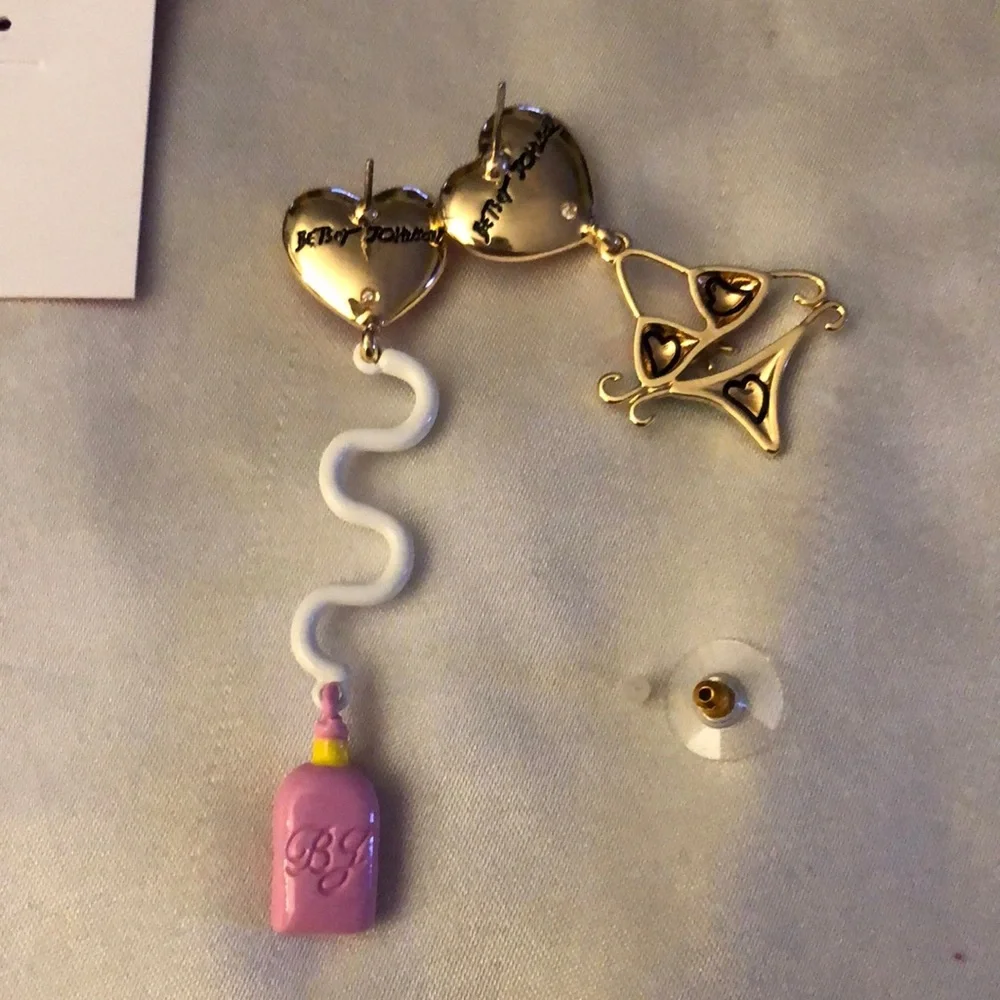 Betsey Johnson Bikini & Sunscreen Mismatch Drop Earrings Acrylic Heart NWT - Picture 11 of 14